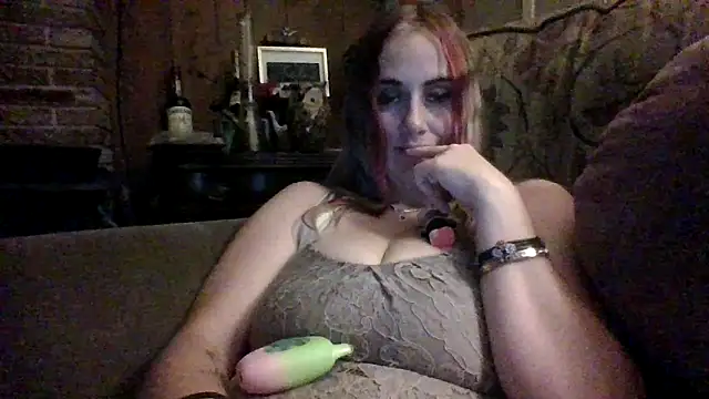 Snapshot of ClumsyLink chatting on 09-14-25, 01:21 ClumsyLink online show from 09-14-25, 01:21