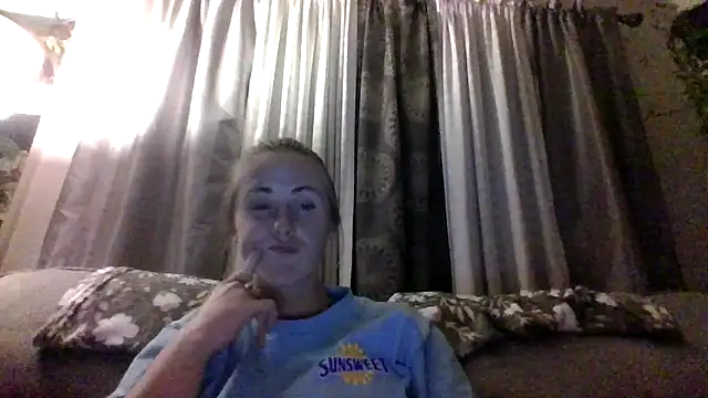 Snapshot of ClumsyLink chatting on 09-16-25, 09:32 ClumsyLink online show from 09-16-25, 09:32