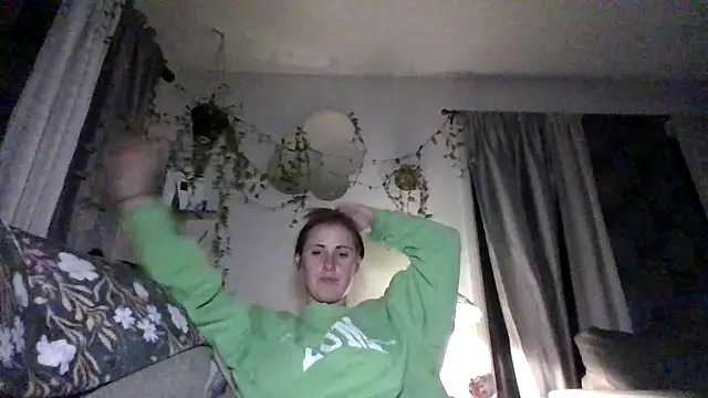 Snapshot of ClumsyLink chatting on 10-25-25, 03:14 ClumsyLink online show from 10-25-25, 03:14