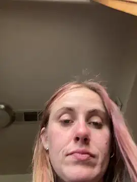 Snapshot of ClumsyLink chatting on 11-23-25, 09:03 ClumsyLink online show from 11-23-25, 09:03