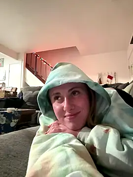 Snapshot of ClumsyLink chatting on 12-22-25, 07:27 ClumsyLink online show from 12-22-25, 07:27