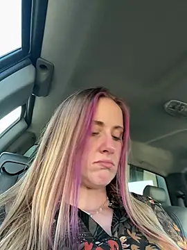 Snapshot of ClumsyLink chatting on 01-11-26, 11:54 ClumsyLink online show from 01-11-26, 11:54