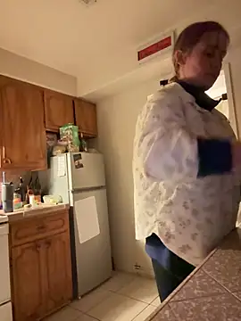 Snapshot of ClumsyLink chatting on 02-11-26, 12:43 ClumsyLink online show from 02-11-26, 12:43