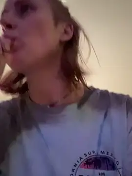 Snapshot of ClumsyLink chatting on 02-15-26, 12:18 ClumsyLink online show from 02-15-26, 12:18