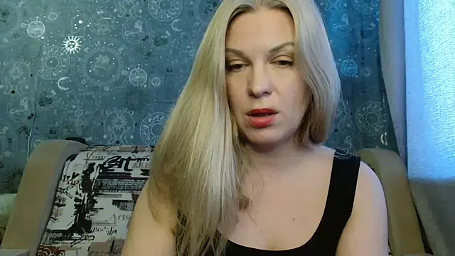 Snapshot of BlondeFox chatting on 12-21-25, 04:52 BlondeFox online show from 12-21-25, 04:52