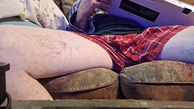 Snapshot of highstepper500 chatting on 10-22-25, 05:19 highstepper500 online show from 10-22-25, 05:19