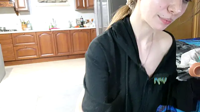 Snapshot of Miaelis chatting on 01-21-25, 09:15 Miaelis online show from 01-21-25, 09:15