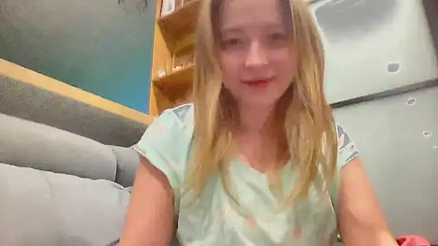 Snapshot of CharmingSarah chatting on 12-15-24, 05:31 CharmingSarah online show from 12-15-24, 05:31