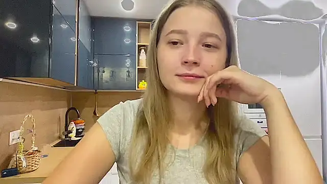 Snapshot of CharmingSarah chatting on 09-13-25, 03:45 CharmingSarah online show from 09-13-25, 03:45