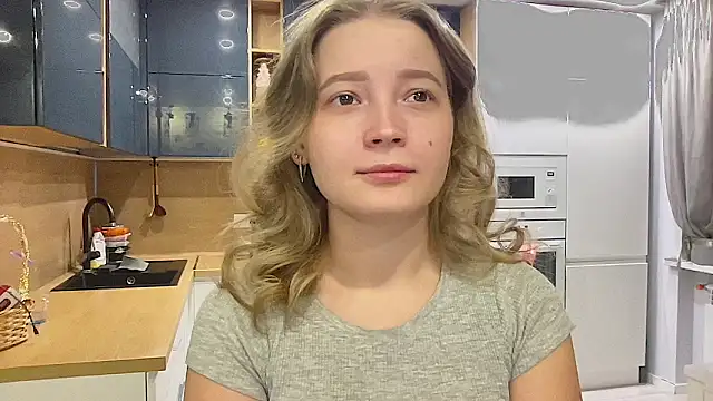 Snapshot of CharmingSarah chatting on 09-27-25, 03:28 CharmingSarah online show from 09-27-25, 03:28