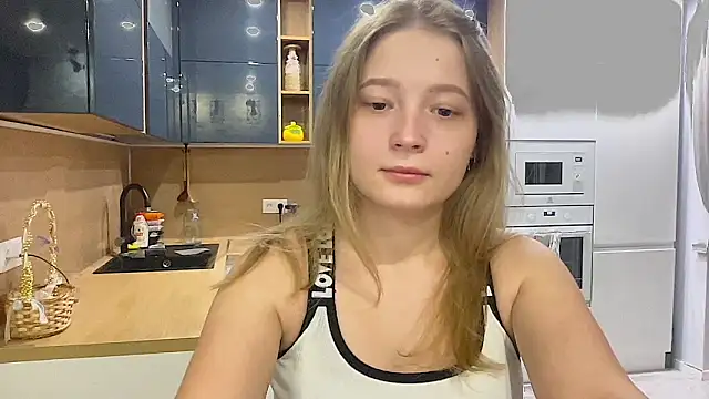 Snapshot of CharmingSarah chatting on 10-04-25, 03:32 CharmingSarah online show from 10-04-25, 03:32