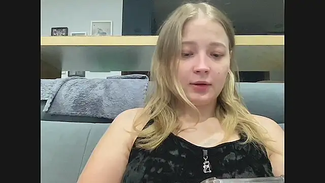 Snapshot of CharmingSarah chatting on 10-16-25, 04:30 CharmingSarah online show from 10-16-25, 04:30