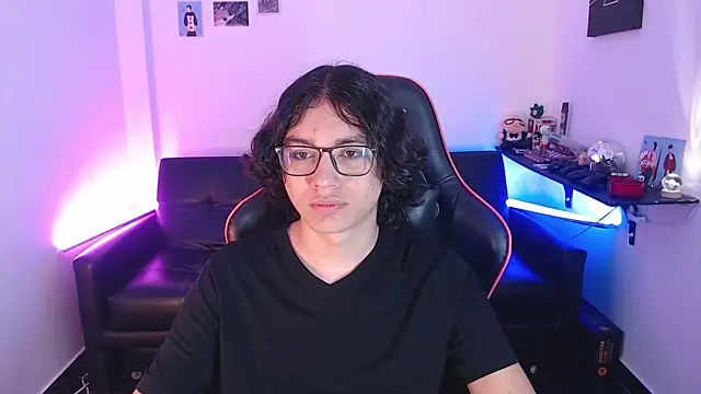 Snapshot of malik_harrison__ chatting on 12-04-24, 01:20 malik harrison   online show from 12-04-24, 01:20