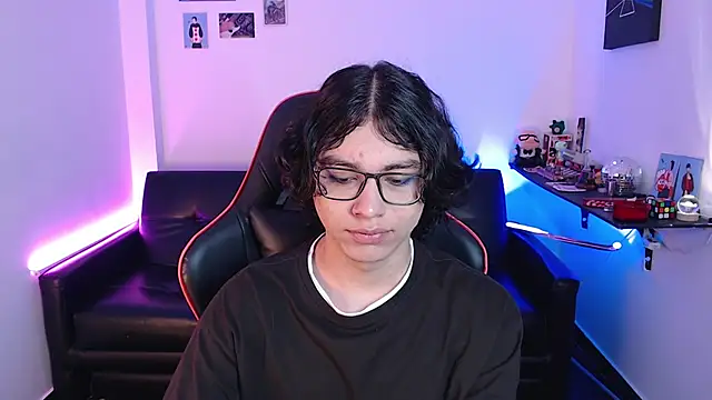 Snapshot of malik_harrison__ chatting on 12-13-24, 02:16 malik harrison   online show from 12-13-24, 02:16