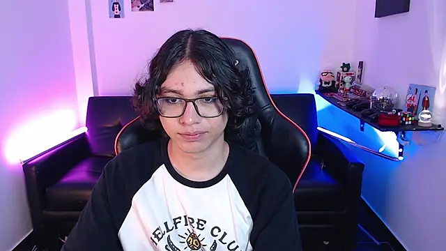 Snapshot of malik_harrison__ chatting on 12-16-24, 05:54 malik harrison   online show from 12-16-24, 05:54