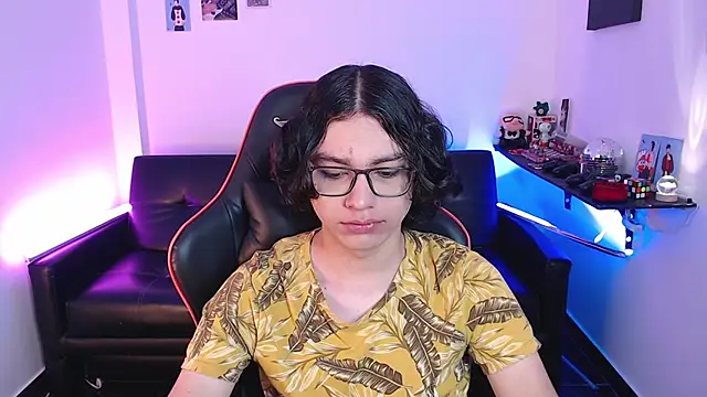 Snapshot of malik_harrison__ chatting on 12-17-24, 02:44 malik harrison   online show from 12-17-24, 02:44