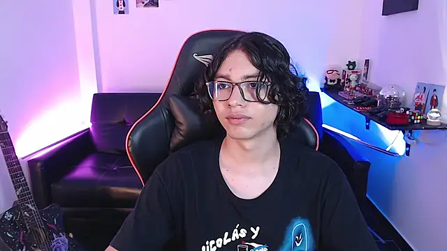 Snapshot of malik_harrison__ chatting on 12-18-24, 05:21 malik harrison   online show from 12-18-24, 05:21