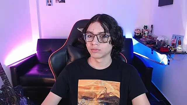 Snapshot of malik_harrison__ chatting on 12-19-24, 02:24 malik harrison   online show from 12-19-24, 02:24