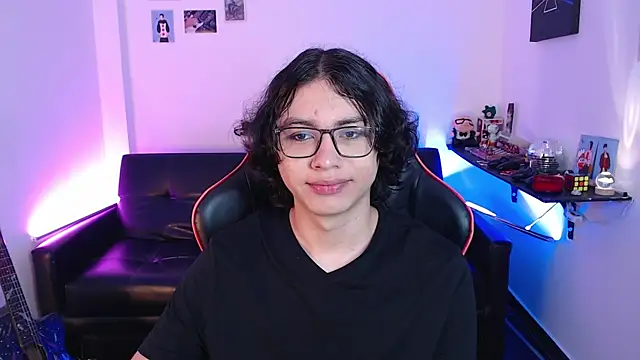 Snapshot of malik_harrison__ chatting on 12-25-24, 04:11 malik harrison   online show from 12-25-24, 04:11