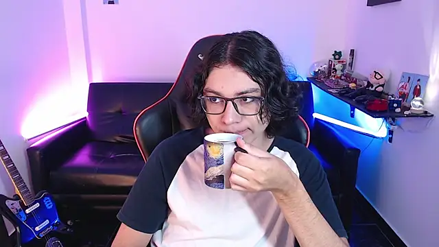 Snapshot of malik_harrison__ chatting on 01-07-25, 03:12 malik harrison   online show from 01-07-25, 03:12