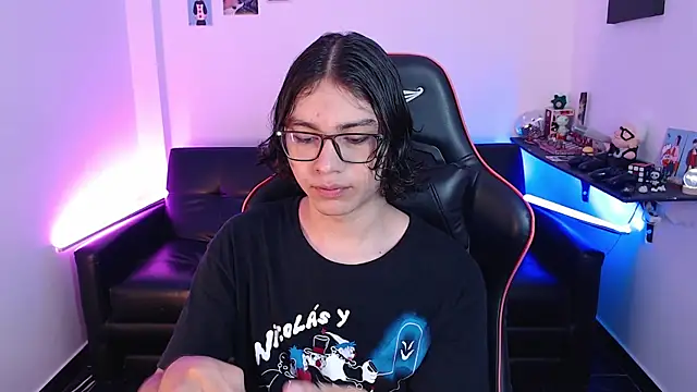 Snapshot of malik_harrison__ chatting on 01-14-25, 03:15 malik harrison   online show from 01-14-25, 03:15