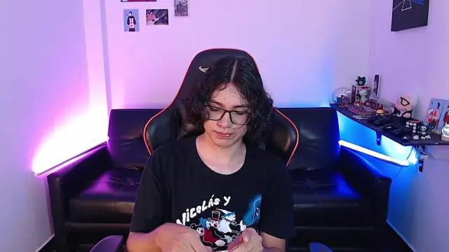 Snapshot of malik_harrison__ chatting on 01-14-25, 06:17 malik harrison   online show from 01-14-25, 06:17