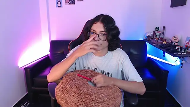 Snapshot of malik_harrison__ chatting on 01-15-25, 04:54 malik harrison   online show from 01-15-25, 04:54