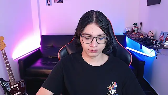 Snapshot of malik_harrison__ chatting on 01-16-25, 01:36 malik harrison   online show from 01-16-25, 01:36