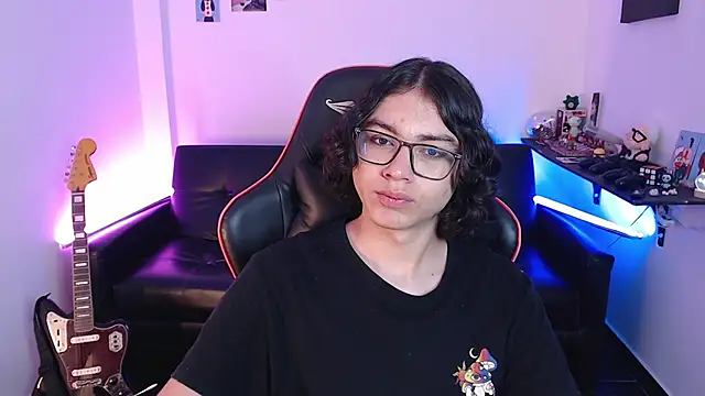 Snapshot of malik_harrison__ chatting on 01-16-25, 04:39 malik harrison   online show from 01-16-25, 04:39