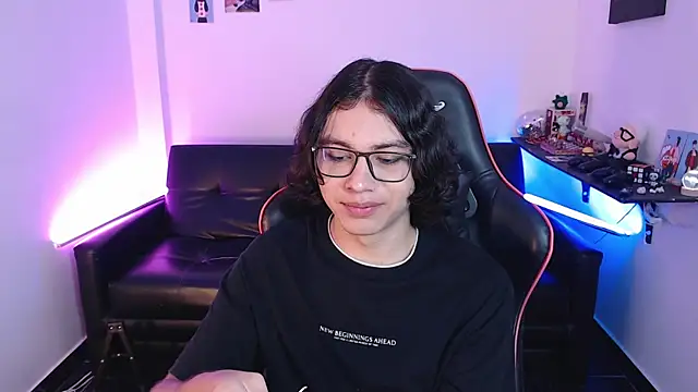 Snapshot of malik_harrison__ chatting on 01-17-25, 02:18 malik harrison   online show from 01-17-25, 02:18