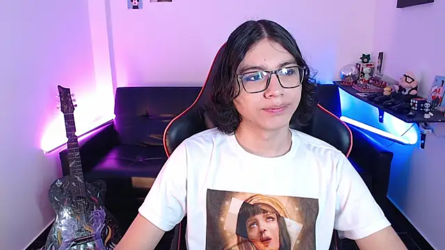 Snapshot of malik_harrison__ chatting on 01-24-25, 02:19 malik harrison   online show from 01-24-25, 02:19