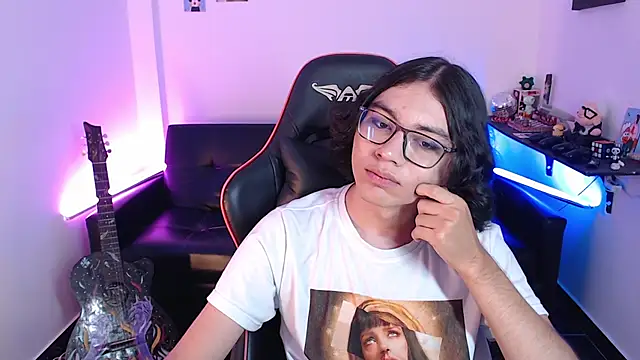 Snapshot of malik_harrison__ chatting on 01-24-25, 05:21 malik harrison   online show from 01-24-25, 05:21