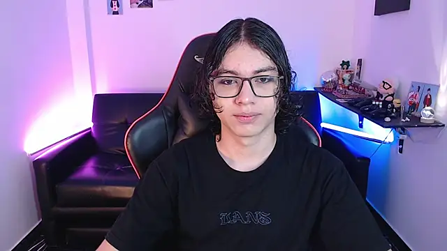 Snapshot of malik_harrison__ chatting on 01-28-25, 02:53 malik harrison   online show from 01-28-25, 02:53