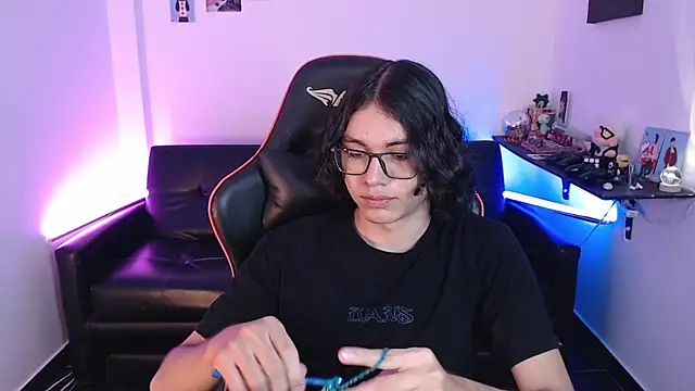 Snapshot of malik_harrison__ chatting on 01-28-25, 05:56 malik harrison   online show from 01-28-25, 05:56