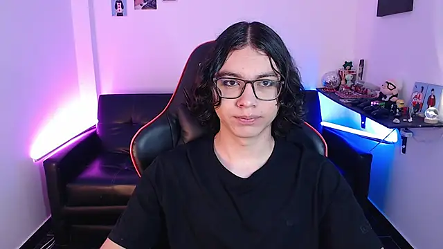 Snapshot of malik_harrison__ chatting on 01-31-25, 02:07 malik harrison   online show from 01-31-25, 02:07