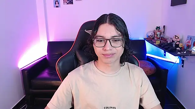 Snapshot of malik_harrison__ chatting on 02-03-25, 02:24 malik harrison   online show from 02-03-25, 02:24