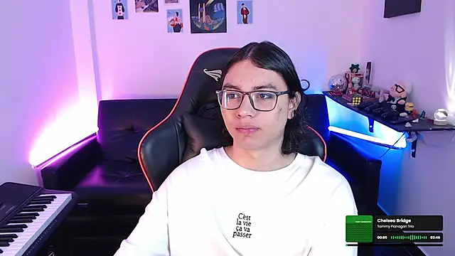 Snapshot of malik_harrison__ chatting on 02-08-25, 02:16 malik harrison   online show from 02-08-25, 02:16