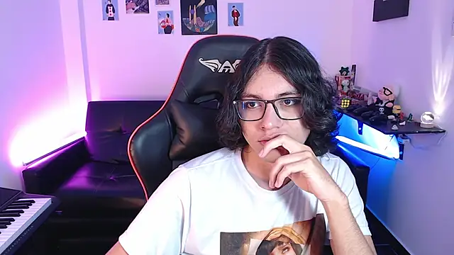 Snapshot of malik_harrison__ chatting on 02-10-25, 04:58 malik harrison   online show from 02-10-25, 04:58