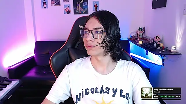 Snapshot of malik_harrison__ chatting on 02-12-25, 02:10 malik harrison   online show from 02-12-25, 02:10