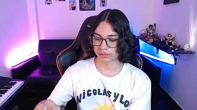 Snapshot of malik_harrison__ chatting on 02-12-25, 05:16 malik harrison   online show from 02-12-25, 05:16