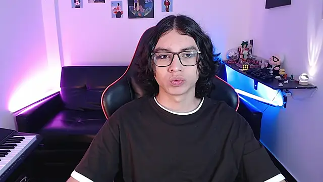 Snapshot of malik_harrison__ chatting on 02-13-25, 12:21 malik harrison   online show from 02-13-25, 12:21