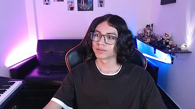 Snapshot of malik_harrison__ chatting on 02-13-25, 03:24 malik harrison   online show from 02-13-25, 03:24