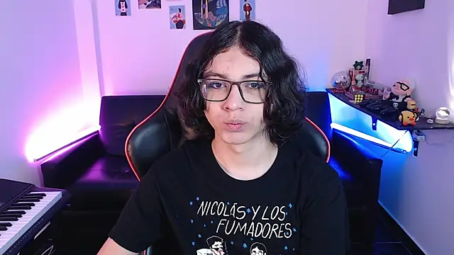 Snapshot of malik_harrison__ chatting on 02-18-25, 02:16 malik harrison   online show from 02-18-25, 02:16