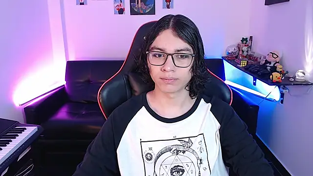 Snapshot of malik_harrison__ chatting on 02-19-25, 02:01 malik harrison   online show from 02-19-25, 02:01