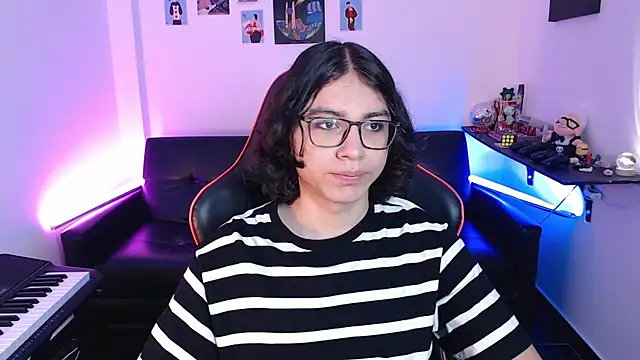 Snapshot of malik_harrison__ chatting on 02-20-25, 01:51 malik harrison   online show from 02-20-25, 01:51