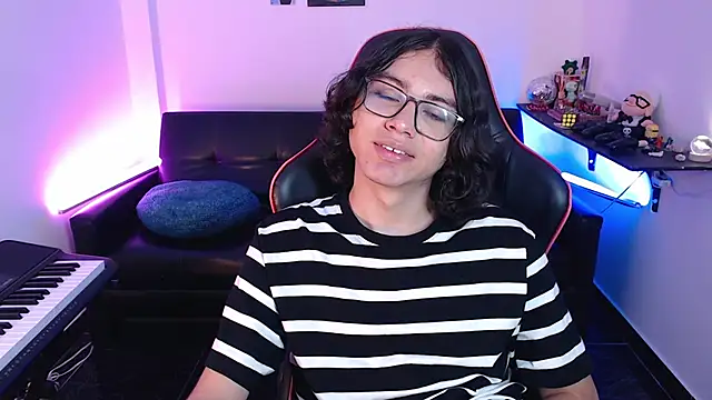 Snapshot of malik_harrison__ chatting on 02-20-25, 04:57 malik harrison   online show from 02-20-25, 04:57