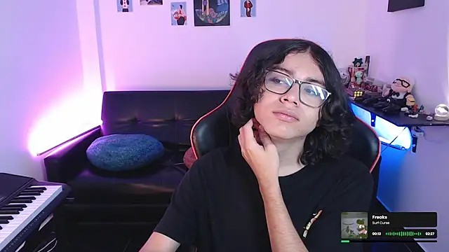 Snapshot of malik_harrison__ chatting on 02-24-25, 05:20 malik harrison   online show from 02-24-25, 05:20