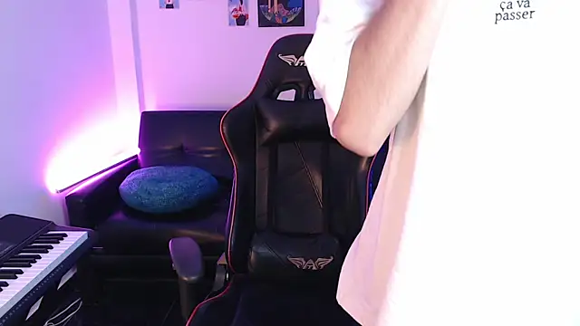 Snapshot of malik_harrison__ chatting on 02-27-25, 03:26 malik harrison   online show from 02-27-25, 03:26