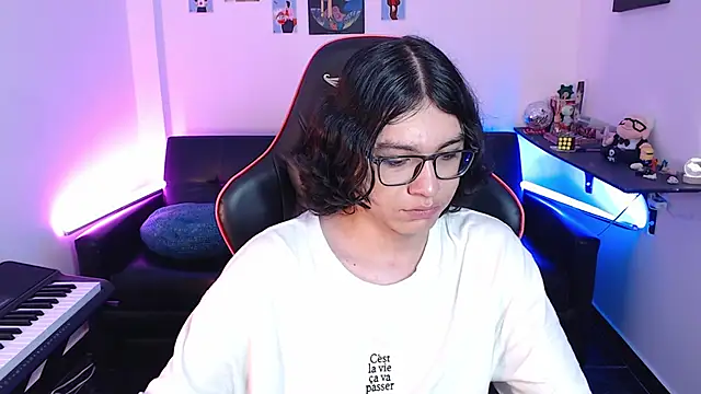 Snapshot of malik_harrison__ chatting on 02-27-25, 06:31 malik harrison   online show from 02-27-25, 06:31