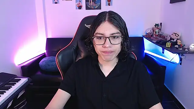 Snapshot of malik_harrison__ chatting on 02-28-25, 03:04 malik harrison   online show from 02-28-25, 03:04